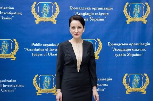Ілюстрація до публікації «Дружина голови Київського райсуду Одеси, корупційного монополіста Сергій Чванкін з 2022 та під час війни набула права власності на дві квартири у місті.»