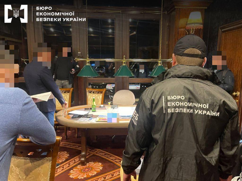 Ілюстрація до публікації «Співвласник Meest China та CEO Club Ukraine В’ячеслав Лисенко програв позов до ЗМІ, яке написало, що БЕБ викрило підпільне казино та шахрайський кол-центр, які могли бути…»
