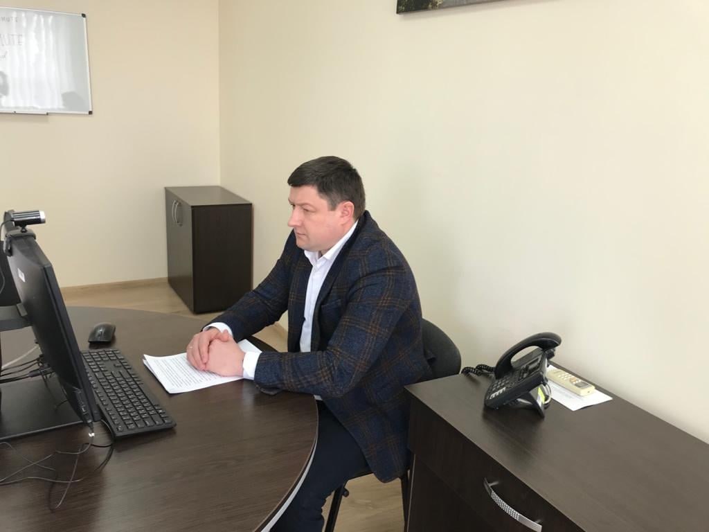 Ілюстрація до публікації «Начальник управління оподаткування юридичних осіб ДПС Запоріжжя Василь Рахуба — "щур", що здав партнерів по схемам з конвертування... 💬 @ABleaks_bot 💕 Долучитись ☑…»