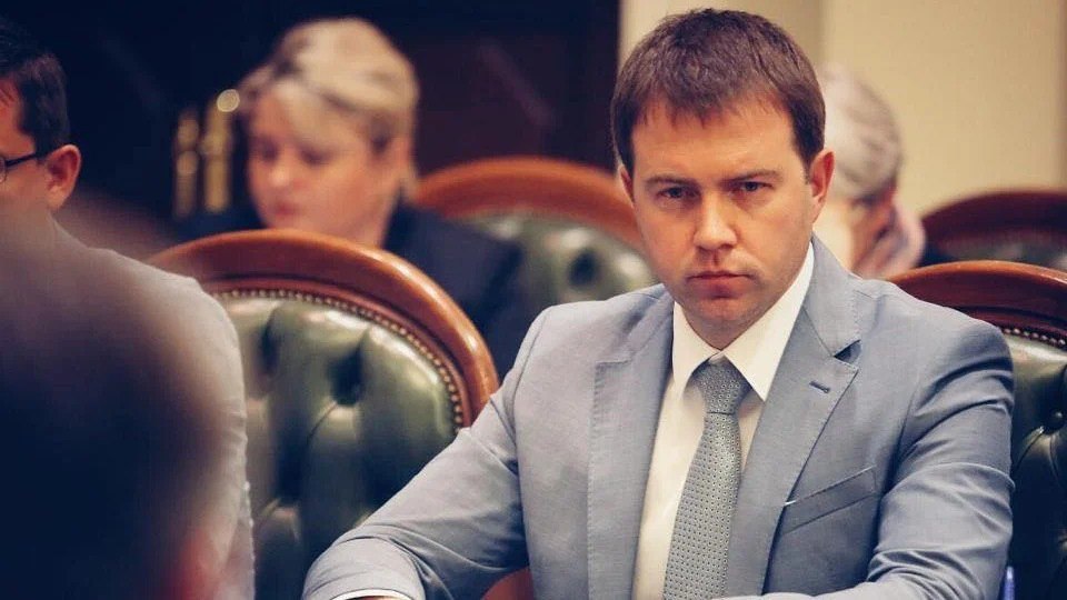 Ілюстрація до публікації «Правоохоронний комітет ВР під керівництвом “слуги” Сергія Іонушаса на закритому засіданні погодив для голосування законопроєкт №11079-1Він дозволяє суду звільняти корупціонерів…»