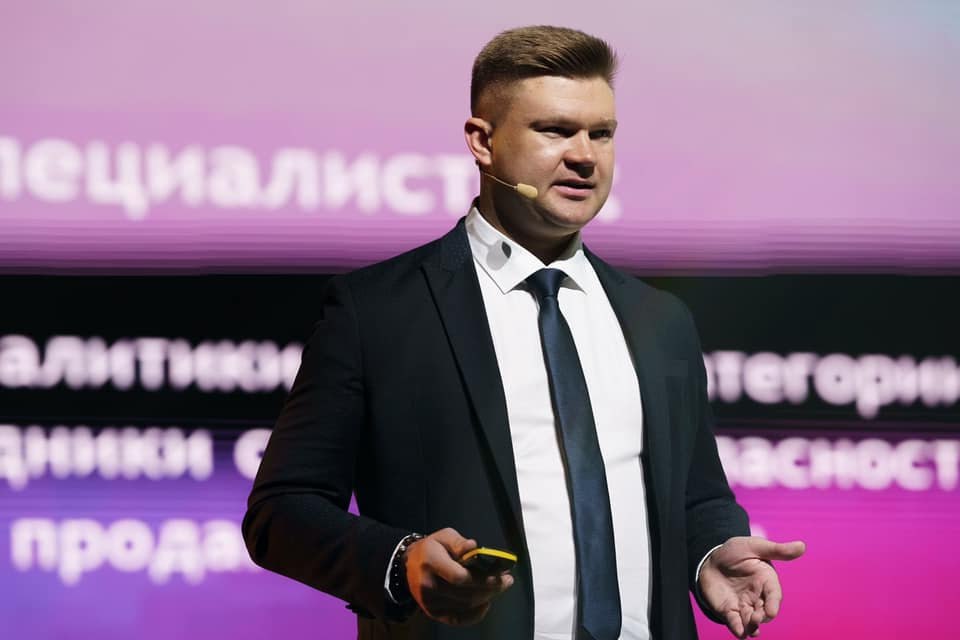 Ілюстрація до публікації «Пані Галино, ви так погано виховали сина Ромку. Він дурить людей, привласнює їх кошти. Навіщо ви так?»