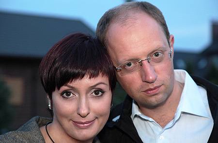 Ілюстрація до публікації «Арсеній Яценюк замовив собі нове авто.»