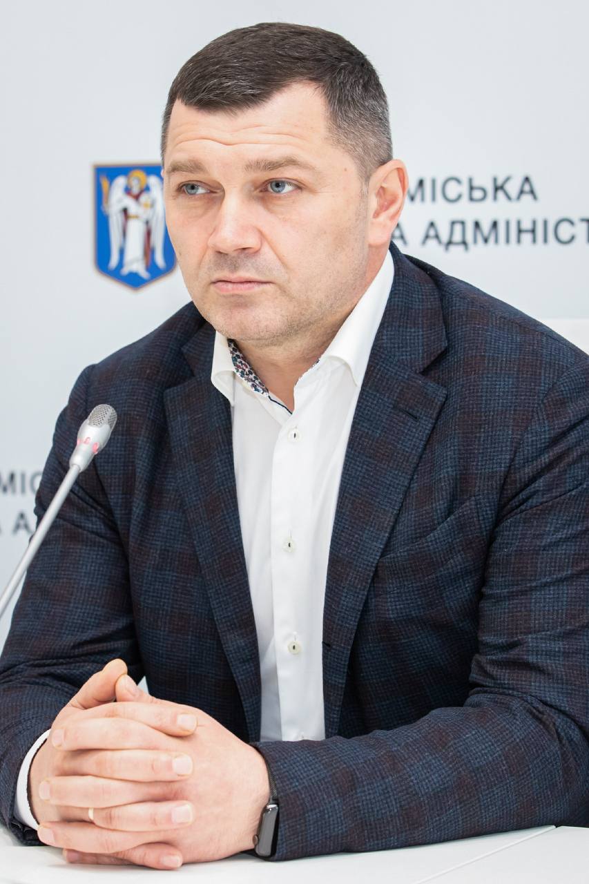 Ілюстрація до публікації «Перший заступник міського голови Києва Віталія Кличка Микола Поворозник, що святкував день народження у робочий час в День жалоби, пішов на кисень.»