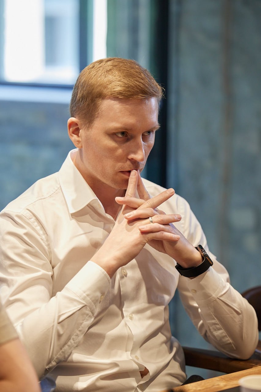 Ілюстрація до публікації «Чуєте, Пахомов собі вигадав "консалтінгове" агентство "Форсега Україна" і пафосно надає консультації. Чисто вимагач коштів від бізнесу.»