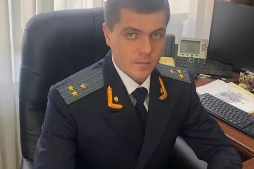 Ілюстрація до публікації «Кришувач call-центрів та вже звільнений заступник прокурора Дніпропетровщини Руслан Вахітов (якій не ознайомлюється з наказом) продовжує демонструвати стиль життя, далекий від…»