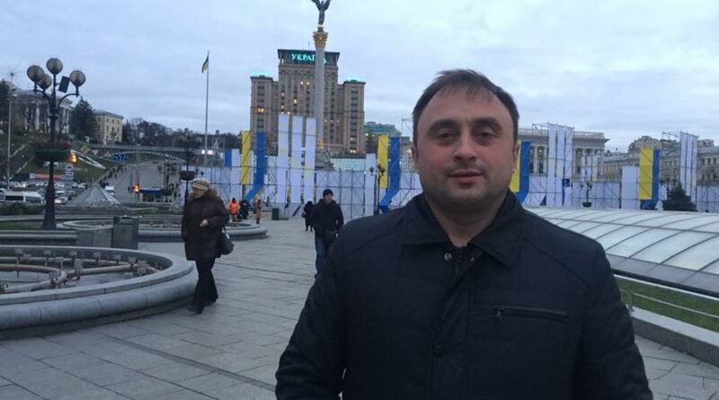 Ілюстрація до публікації «Одеському шахраю, експодатківцю та ватніку Сергію Кривенку, як керівнику одеського фонду «Аджалик», повідомили нову підозру: схеми з «гуманітаркою» та втеча чоловіків за кордон…»