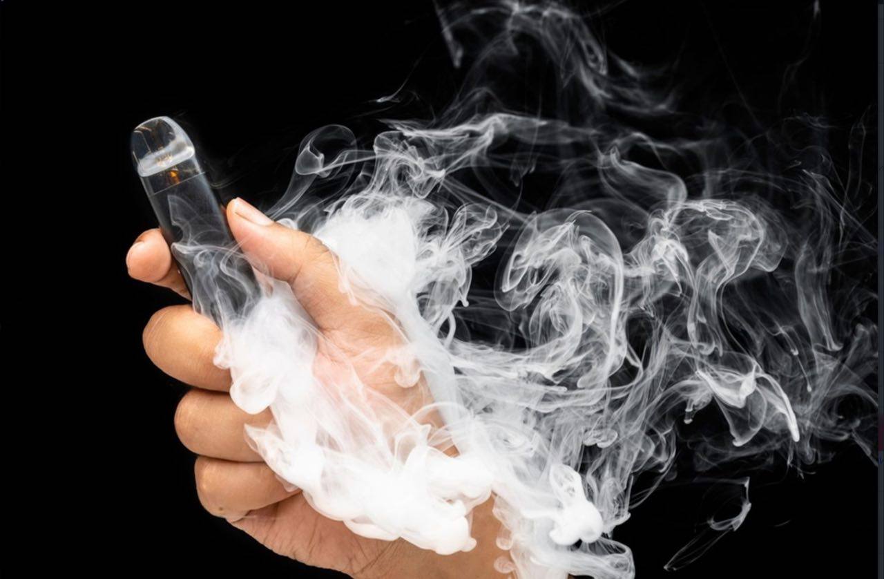 Ілюстрація до публікації «Вейп-імперія на мільйони: Tobacco and Vape та Cloud 21 У столиці викрито масштабну організовану злочинну групу, яку очолюють Савельєв Нікон Георгійович, Романова Ярослава…»