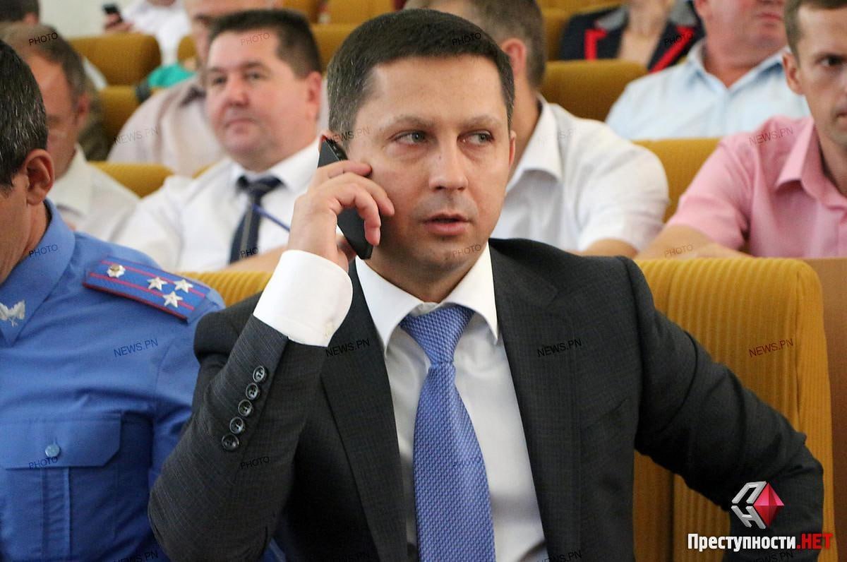 Ілюстрація до публікації «повідомляє, що заступник гендиректора АО "Антонов" з родичами з КДБ/ФСБ Роман Забарчук — ще й обійшов свою люстрацію традиційним для прокурорів маршрутом.»