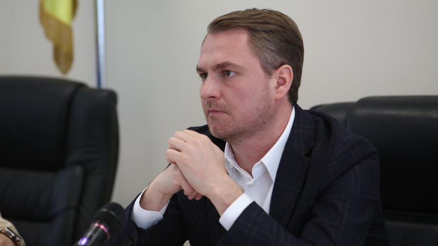 Ілюстрація до публікації «нагадує, що генеральний прокурор Руслан Кравченко неодноразово наголошував на особливої відповідальності для тих, хто скоює злочини стосовно неповнолітніх.»