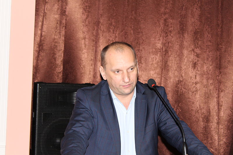 Ілюстрація до публікації «Кумівство, мільйонні зарплати та денна аспірантура: хто насправді керує у “Лісах України”»
