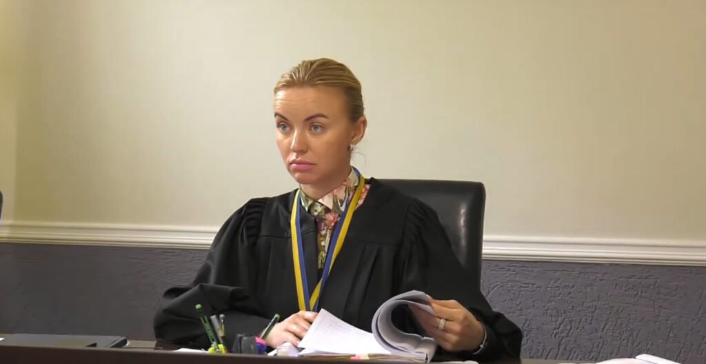 Ілюстрація до публікації «Суддя Одеського ОАС задекларувала розкішний BMW та значні подарунки»