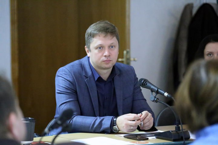 Ілюстрація до публікації «Справа НАНЦ: У 2017 тодішній віце-прем'єр-міністр В'ячеслав Кириленко разом із міністром освіти та науки Лілією Гриневич прибрали до рук Національний антарктичний науковий центр…»