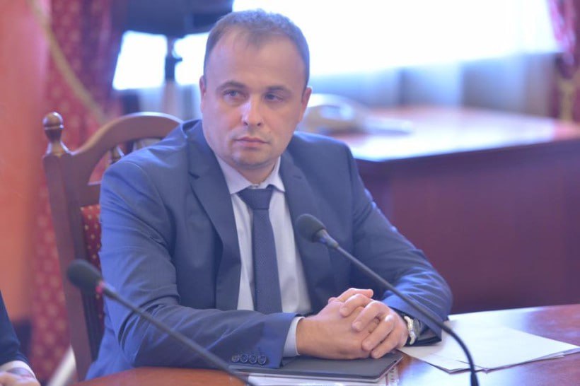 Ілюстрація до публікації «Справа НАНЦ: У 2017 тодішній віце-прем'єр-міністр В'ячеслав Кириленко разом із міністром освіти та науки Лілією Гриневич прибрали до рук Національний антарктичний науковий центр…»
