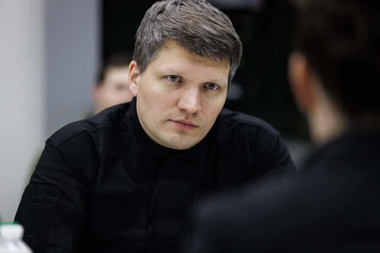 Ілюстрація до публікації «Повідомляють, що заступник міністра оборони Сергій Боєв вчинив «дії інтимного характеру» щодо співробітниці міністерства Наталії Куровської в авто консула в Польщі.»