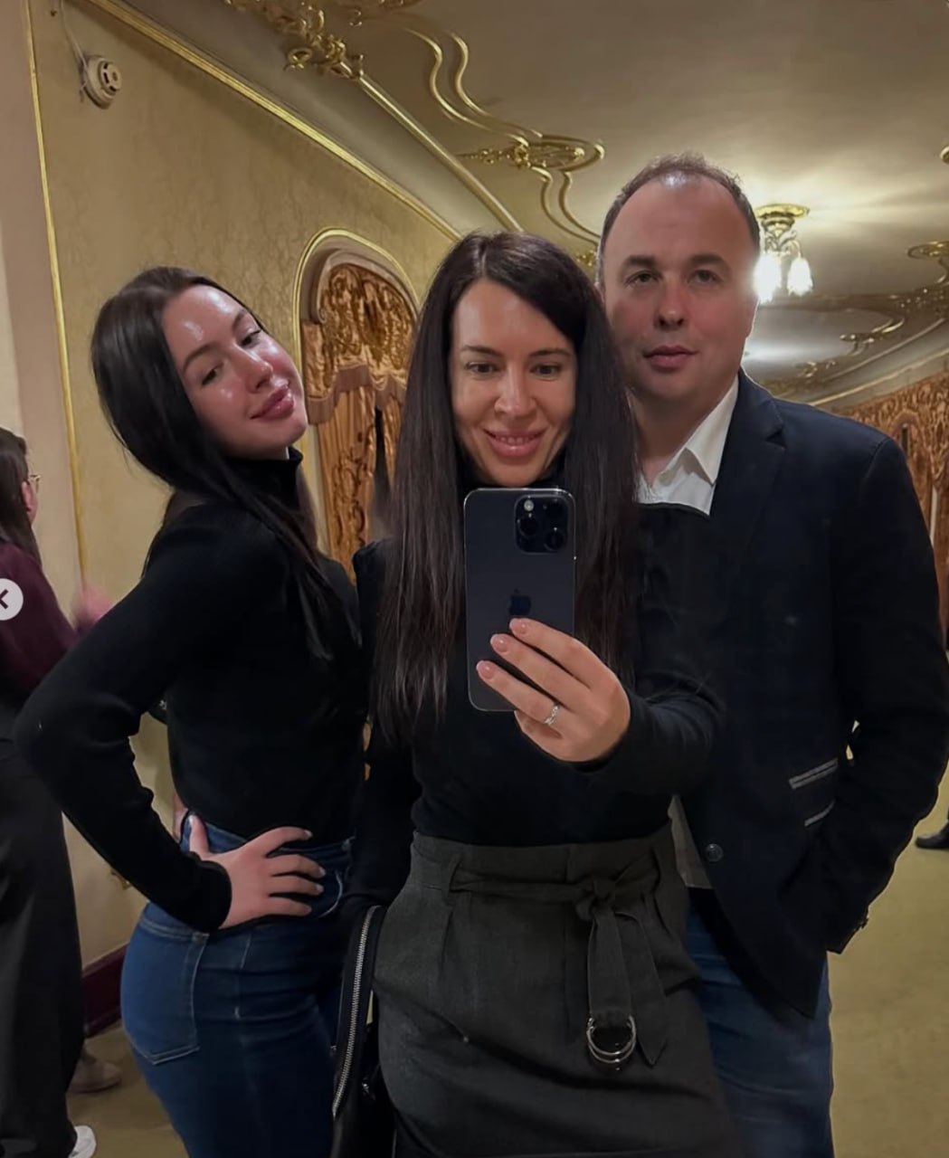 Ілюстрація до публікації «Весь бізнес та сотні тисяч доларів Романа Греби оформлені на його дружину Ірину, котра викладає курси йоги»