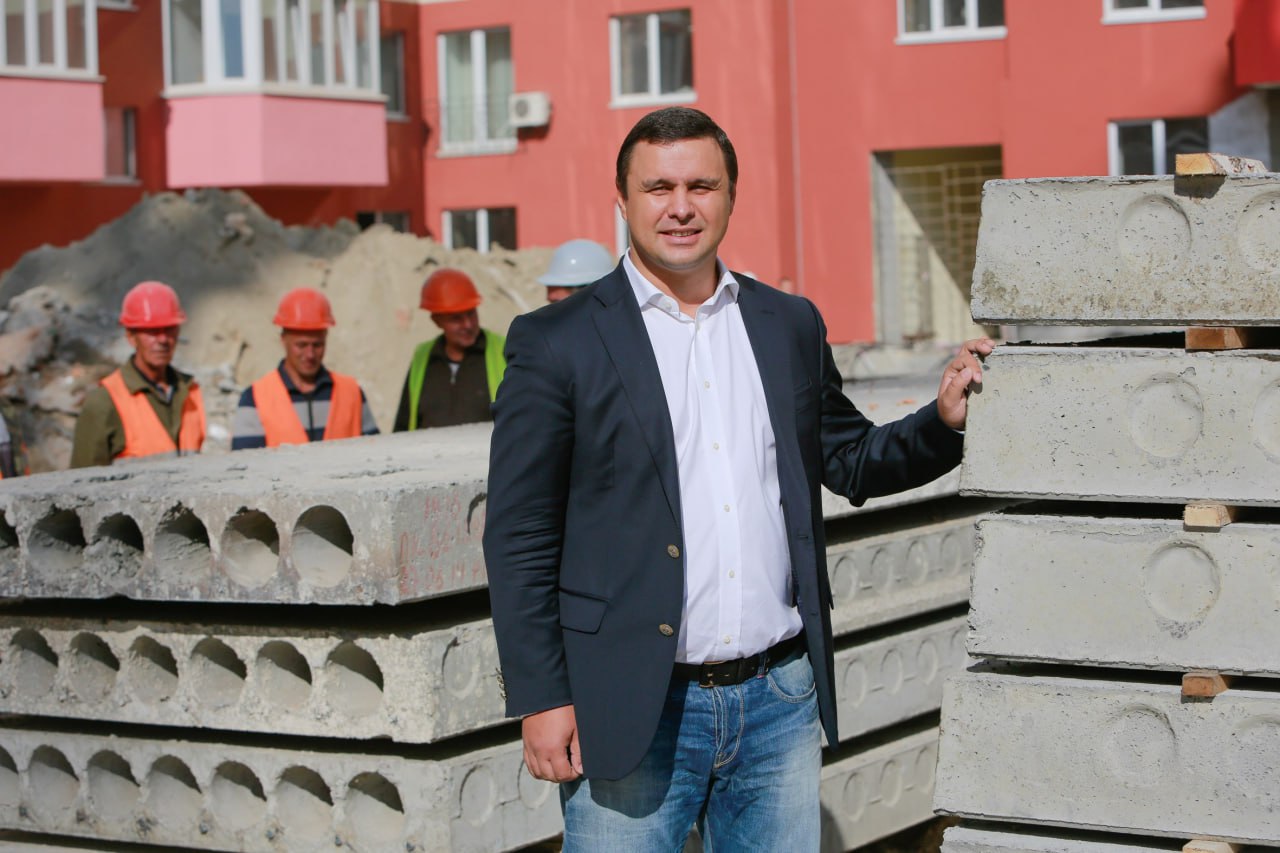 Ілюстрація до публікації «Микитась і Астіон за сприяння Мін’юсту захоплюють бізнес у центрі Києва»