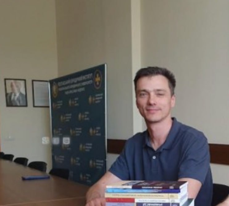 Ілюстрація до публікації «Експрокурор Полтавщини та професор Антон Столітній поділився зі студентами-фінансистами ефективними кейсами... а далі — майже кожне публікація з нашого каналу»