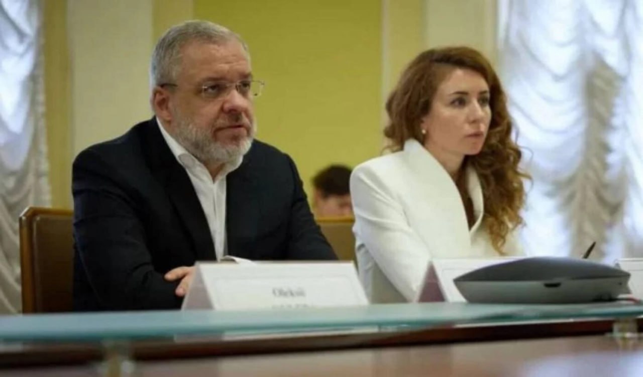 Ілюстрація до публікації «Нардеп Залізняк повідомляє, що зі стенограми засідання суду йому стало відомо про неробочий зв'язок міністра Галущенка з міністром Гринчук»