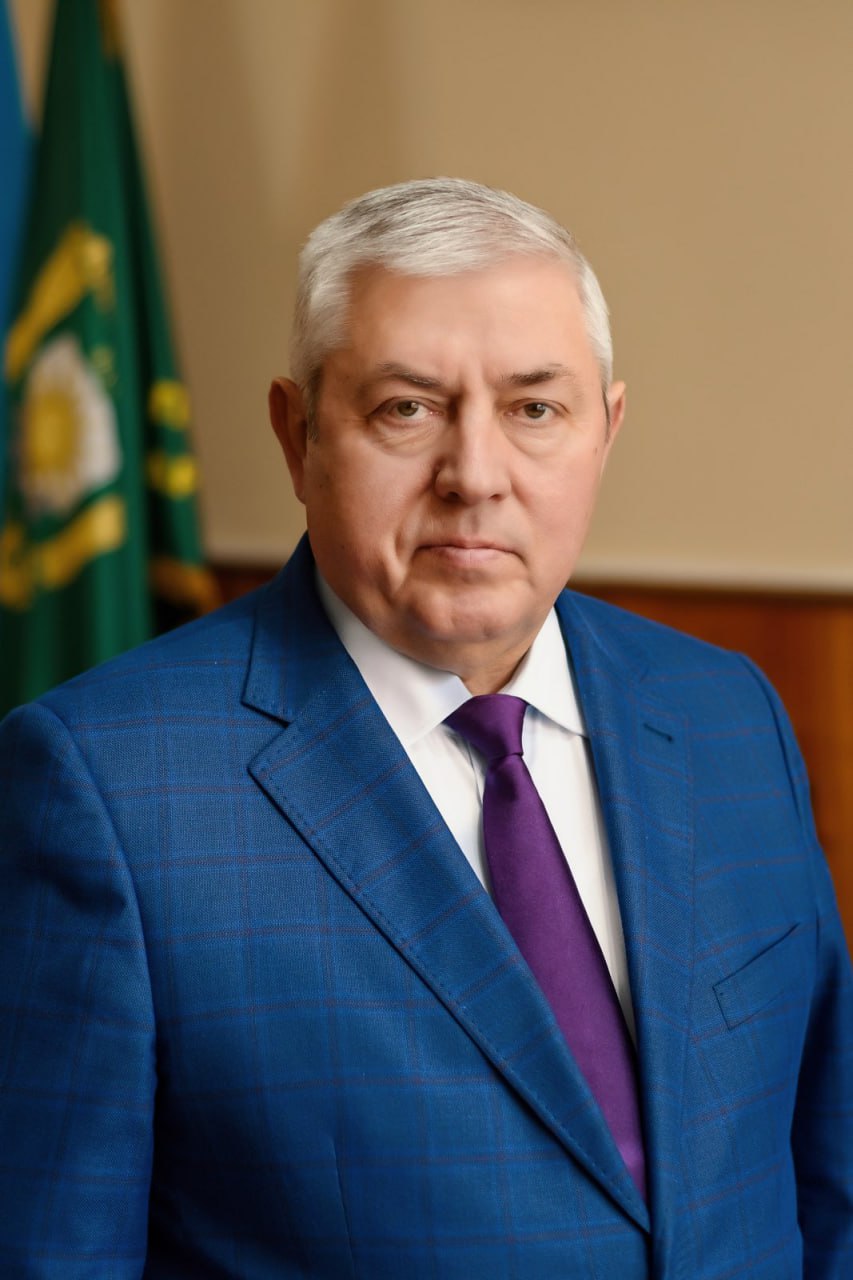 Ілюстрація до публікації «Ректор-далекобійник: Ректор Державного Подільського університету Володимир Іванишин вказав, що їздить на вантажному автомобілі.»