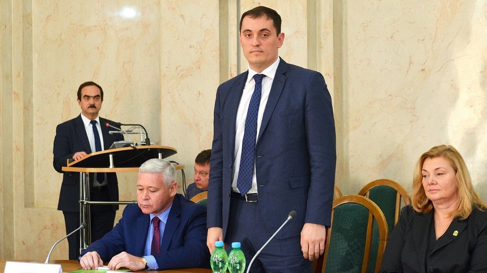 Ілюстрація до публікації «З приходом прокурорського Олексія Калини в новостворене ТОВ «Газорозподільні мережі України», що належить держкомпанії "Нафтогаз", на різних посадах в цьому товаристві дивним…»