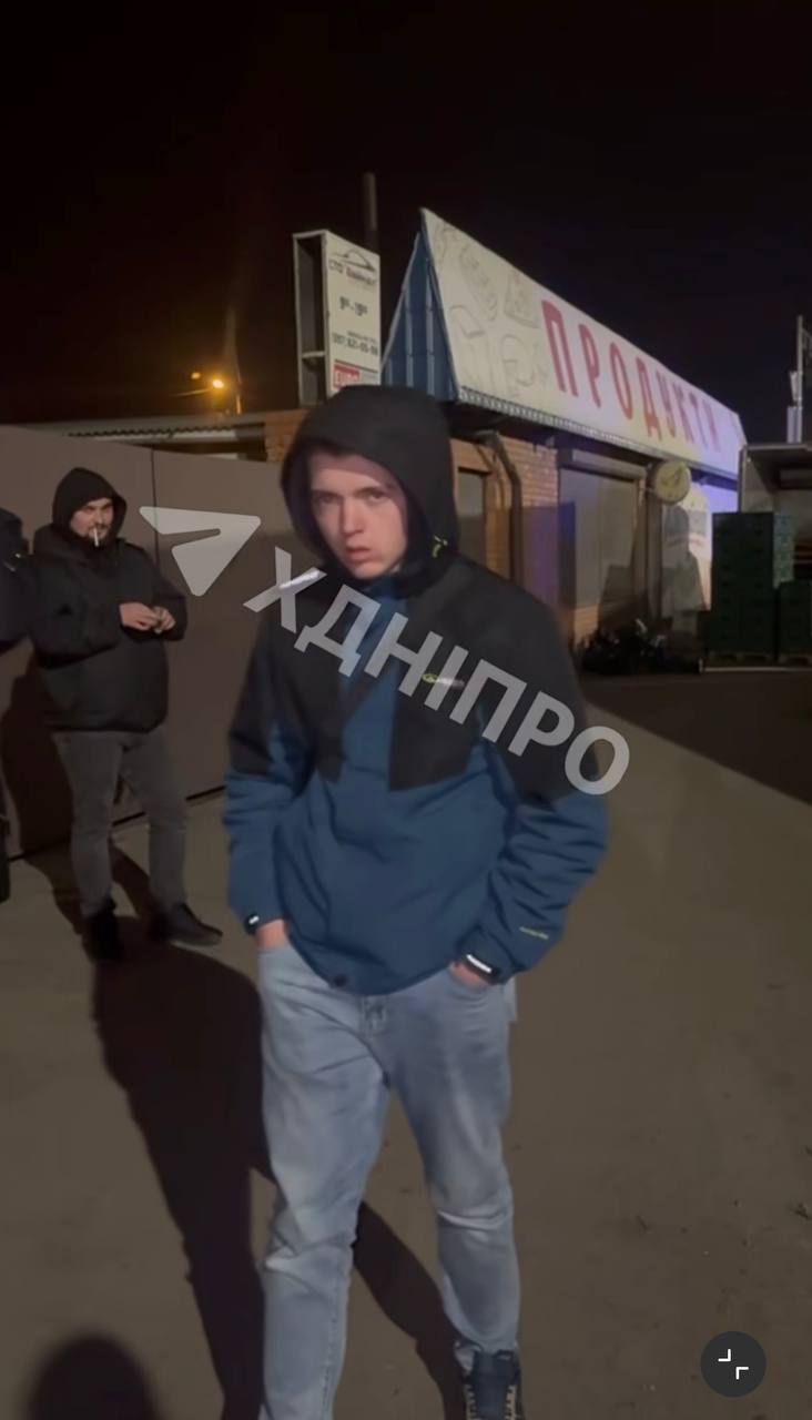 Ілюстрація до публікації «Неповнорічний син начальника ТСЦ МВС № 1241 у Дніпрі Олександра Хтомінського вчинив значну автотрощу з трьому постраждалими легковиками та вантажівкою.»