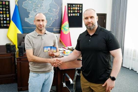 Ілюстрація до публікації «Заступник голови Харківської ОДА Андрій Дорожко тримає вдома 54 тис. доларів готівкою, при цьому не вказав у декларації жодного члена сім’ї.»