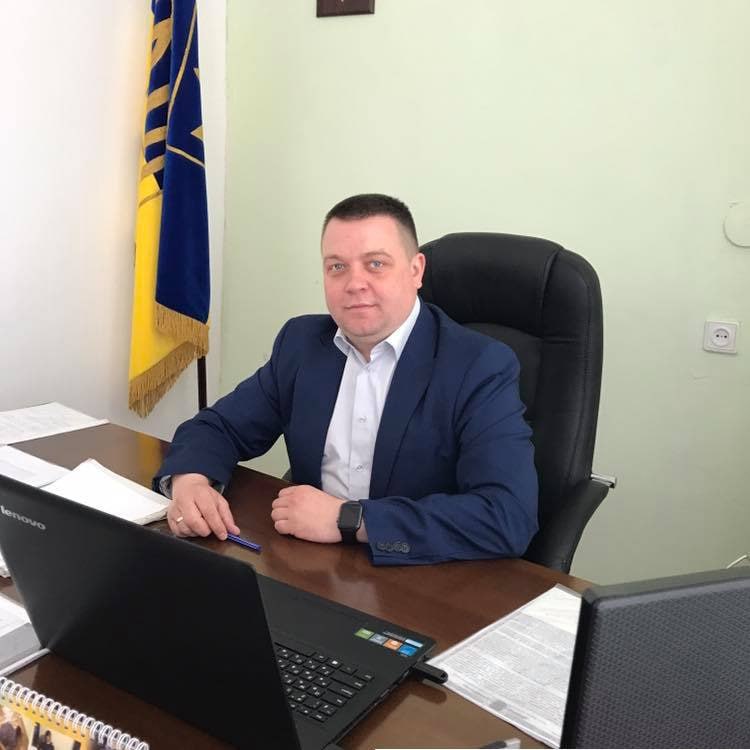 Ілюстрація до публікації «У Харкові посадовець, якого декілька років судять за хабарництво, продовжує очолювати державний орган.»