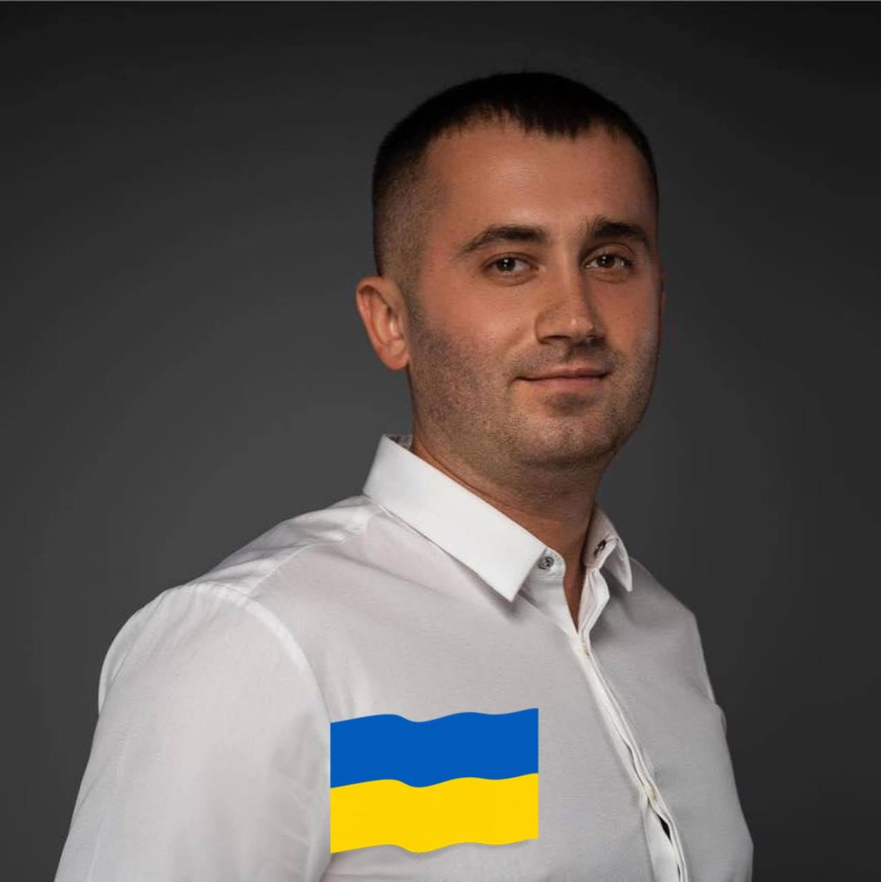 Ілюстрація до публікації «В той час, коли прості українці скидаються грошима, щоб придбати автомобілі для ЗСУ, син голови фракції “Слуга народу” в Черкаській області, депутата міської ради Араіка…»