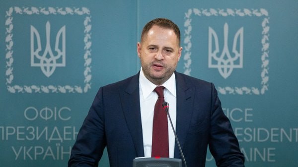 Ілюстрація до публікації «Пліткують, що Єрмак написав заяву на відставку. Чекаємо»