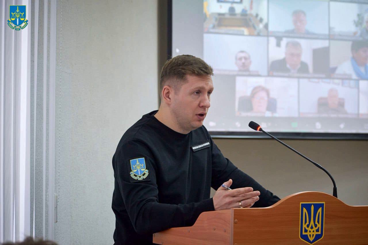 Ілюстрація до публікації «Заступник керівника Черкаської обласної прокуратури Станіслав Торопчин купив Toyota Highlander за 1,8 млн і заробив на Tesla понад півмільйона.»