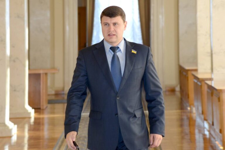 Ілюстрація до публікації «Нардеп від "Батьківщини" Вадим Івченко розлучився з дружиною Мариною»