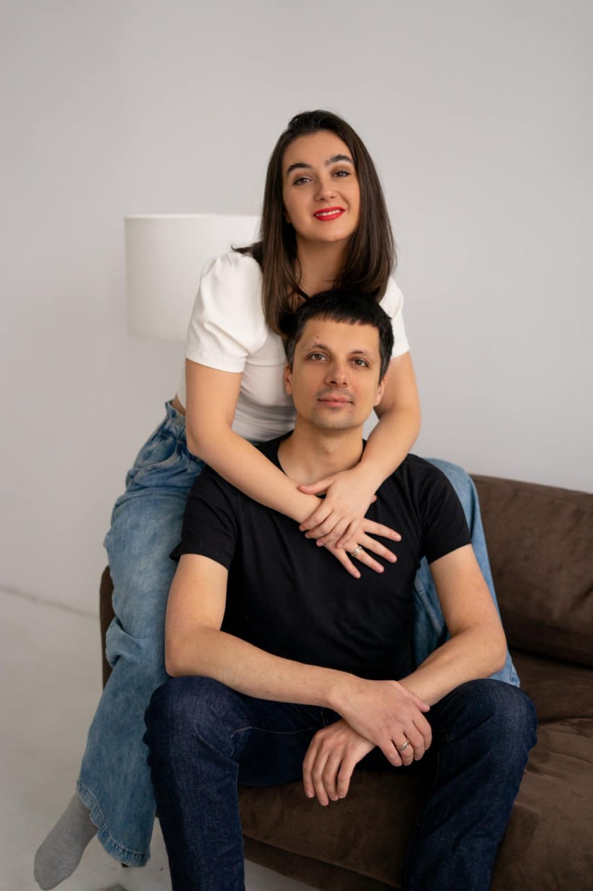 Ілюстрація до публікації «До речі, а що там чоловік Юлі Мендель — "видатний економіст" з освітою аналітика комп'ютерних систем Павло Кухта.»