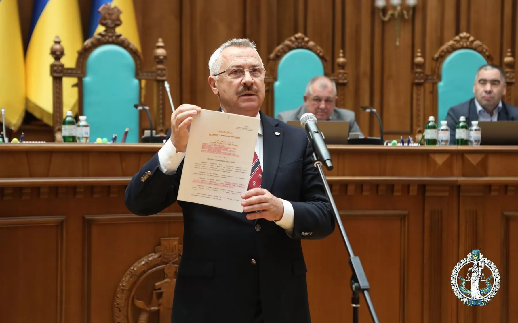 Ілюстрація до публікації «Київський апеляційний суд виправдав виконувача обовʼязків голови Конституційного суду Сергій Головатий у корупційній справі.»
