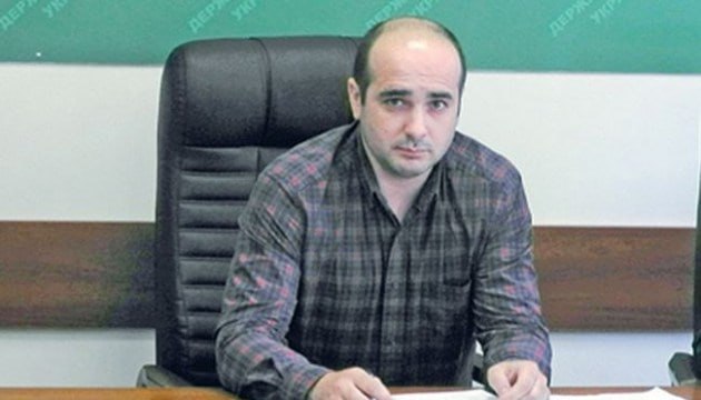 Ілюстрація до публікації «Голова Держлікслужби Роман Ісаєнко офіційно мешкає у невеликій квартирі, їздить на електрокарі дружини, котра має значні борги.»