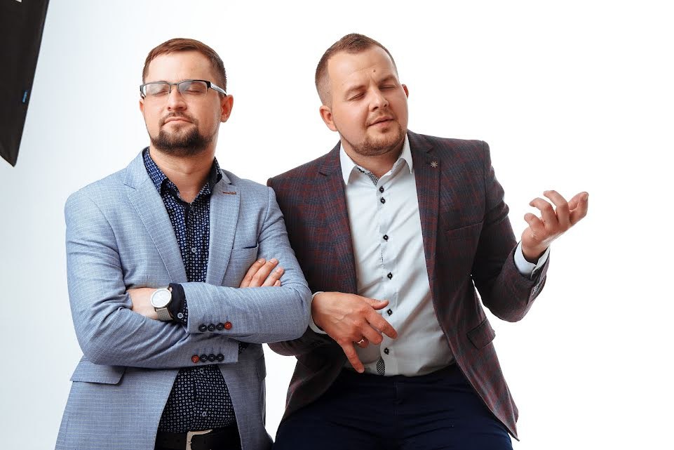 Ілюстрація до публікації «Народний депутат від "Слуги народу" Андрій Боблях, щоб не показувати, що він в 2022 придбав автомобіль Volkswagen Golf (2019), взяв і оформив його на Маргариту Ксенжук, яка є…»
