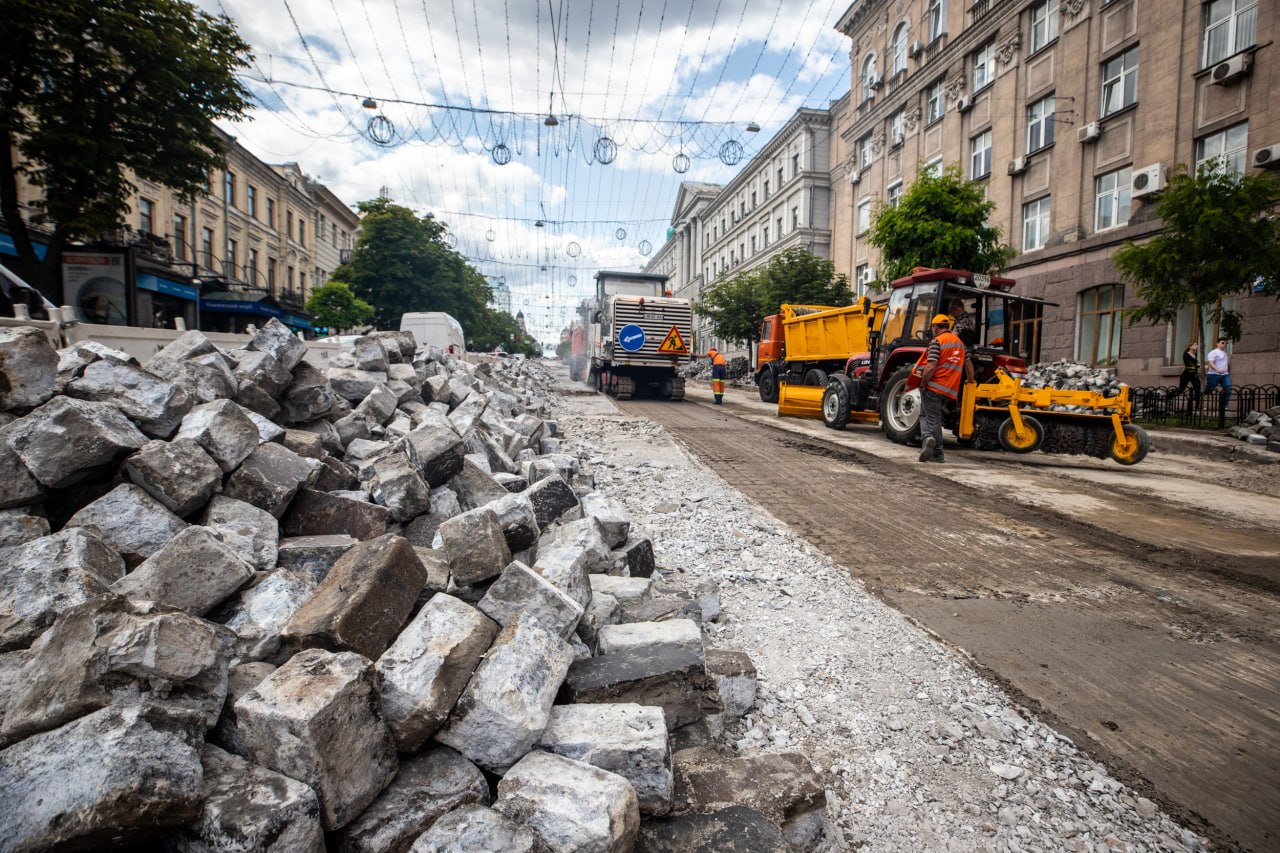 Ілюстрація до публікації «Уряд ухвалив рішення заморозити видатки на будівельні проєкти, реконструкції та капітальні ремонти, що не мають критичного значення — прем’єр-міністр Сергій Корецький»