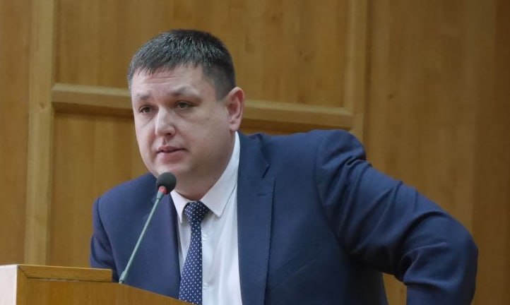 Ілюстрація до публікації «Дмитро Кириленко: адвокатський статус, пенсія та авто»